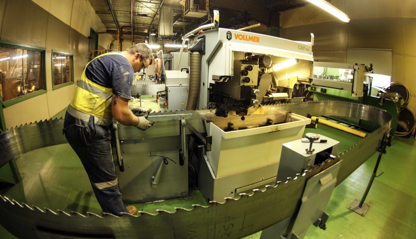 VOLLMER cede a ISELI los derechos de comercialización de afiladoras para sierras de banda para corte de madera