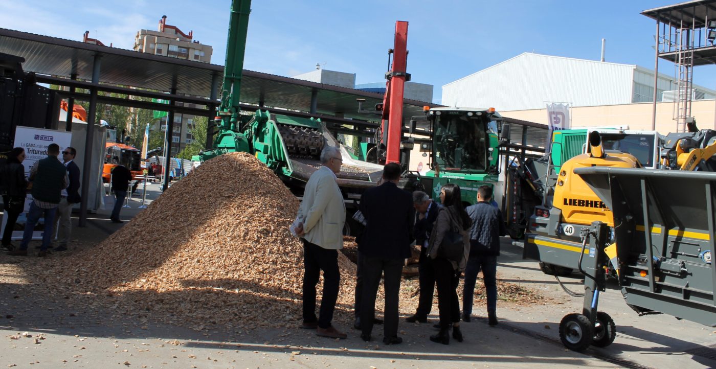 Toda la maquinaria para triturar biomasa volverá a llenar la plaza exterior de EXPOBIOMASA