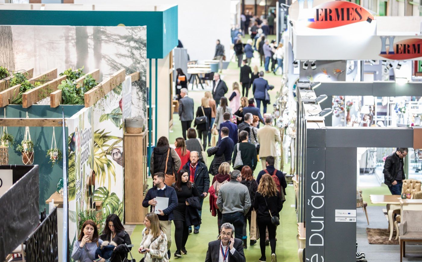 Los profesionales llenan los ocho pabellones de la FERIA DEL MUEBLE DE ZARAGOZA