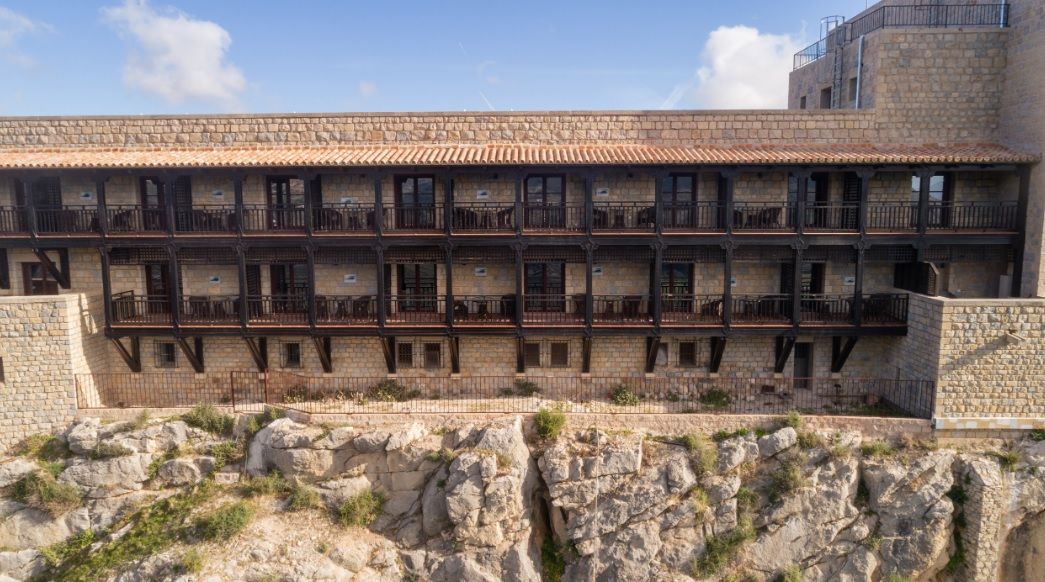 TORINCO instala las ventanas de madera en otro Parador de Turismo