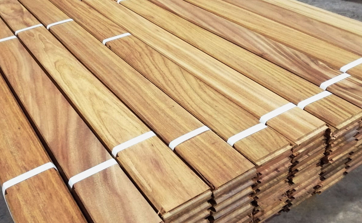 La madera de Okan es ideal para la tarima exterior