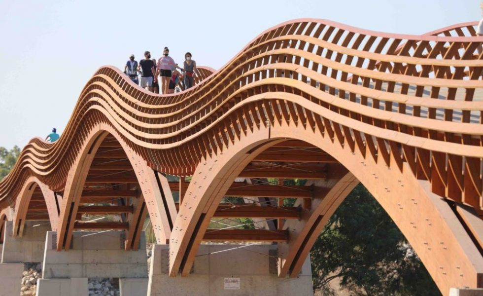 Abierta la pasarela de madera del Guadalhorce, la más grande de Europa