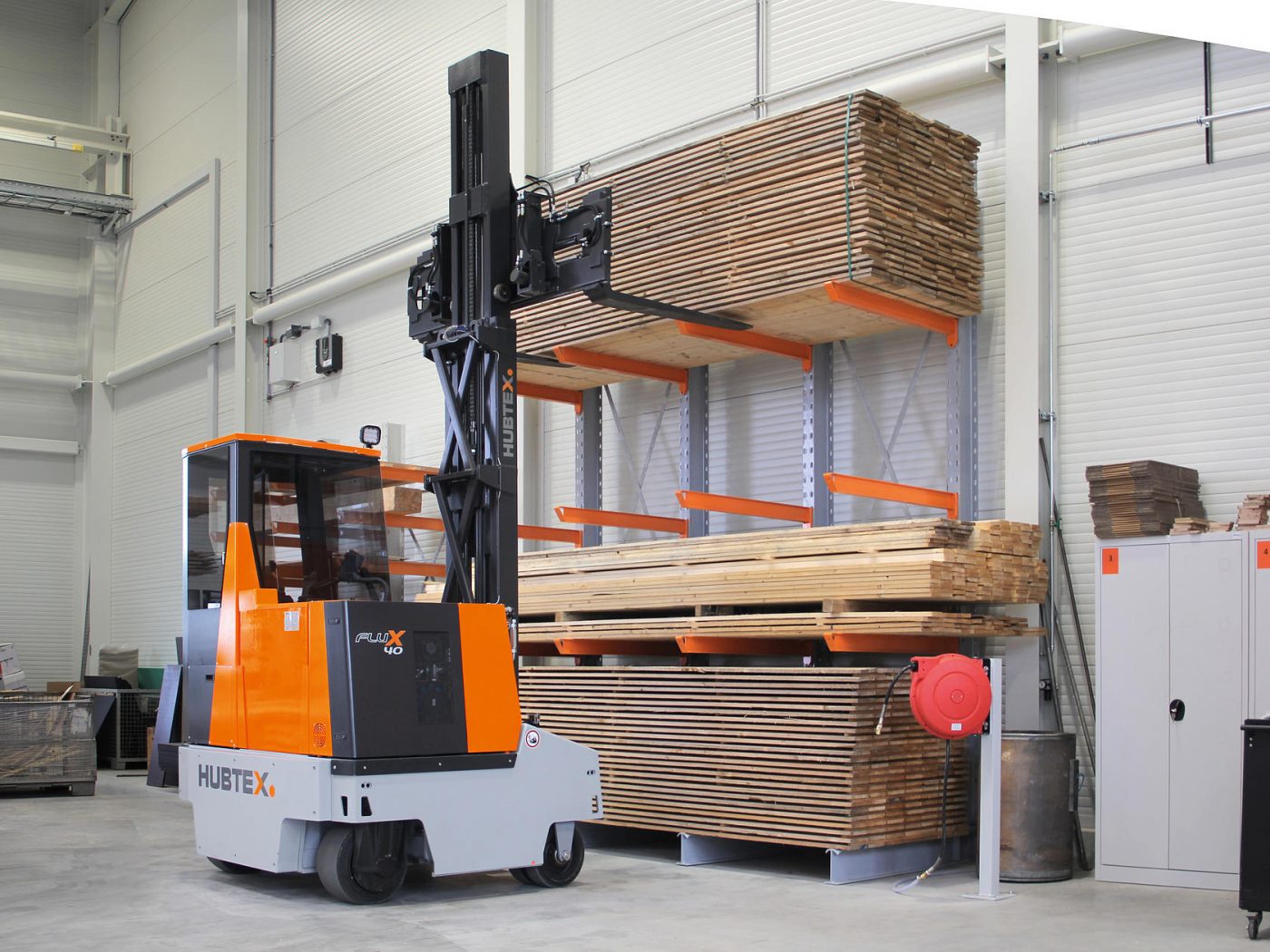 Los nuevos vehículos de HUBTEX aseguran un manejo eficiente de la madera y materiales derivados