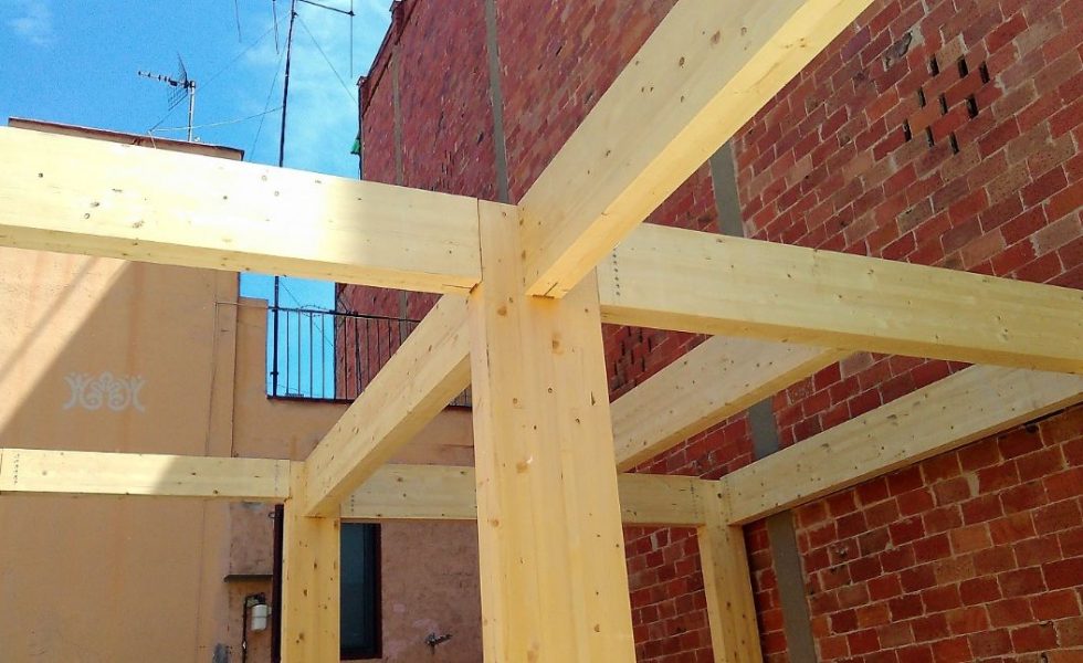 Formación gratuita en sistemas constructivos con madera para trabajadores de Castilla La Mancha