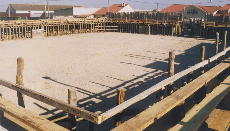 MONTEMAYOR DE PILILLA presume de plaza de toros de madera única en España