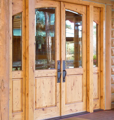 La madera como elemento diferenciador en puertas y ventanas