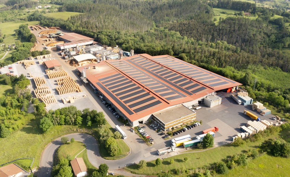 EBAKI genera el 20% de su electricidad con una nueva planta fotovoltaica