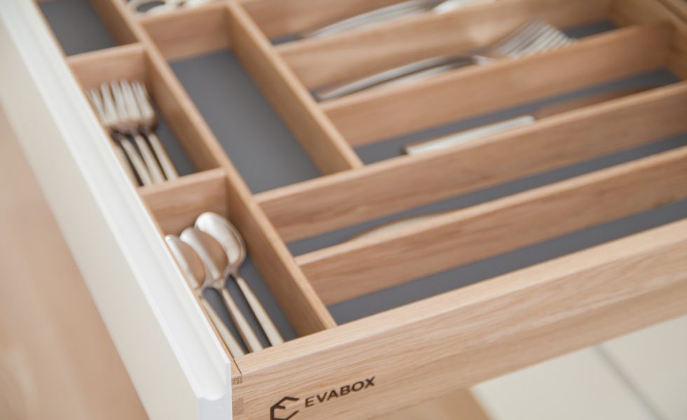 EVABOX organiza tus muebles con madera maciza