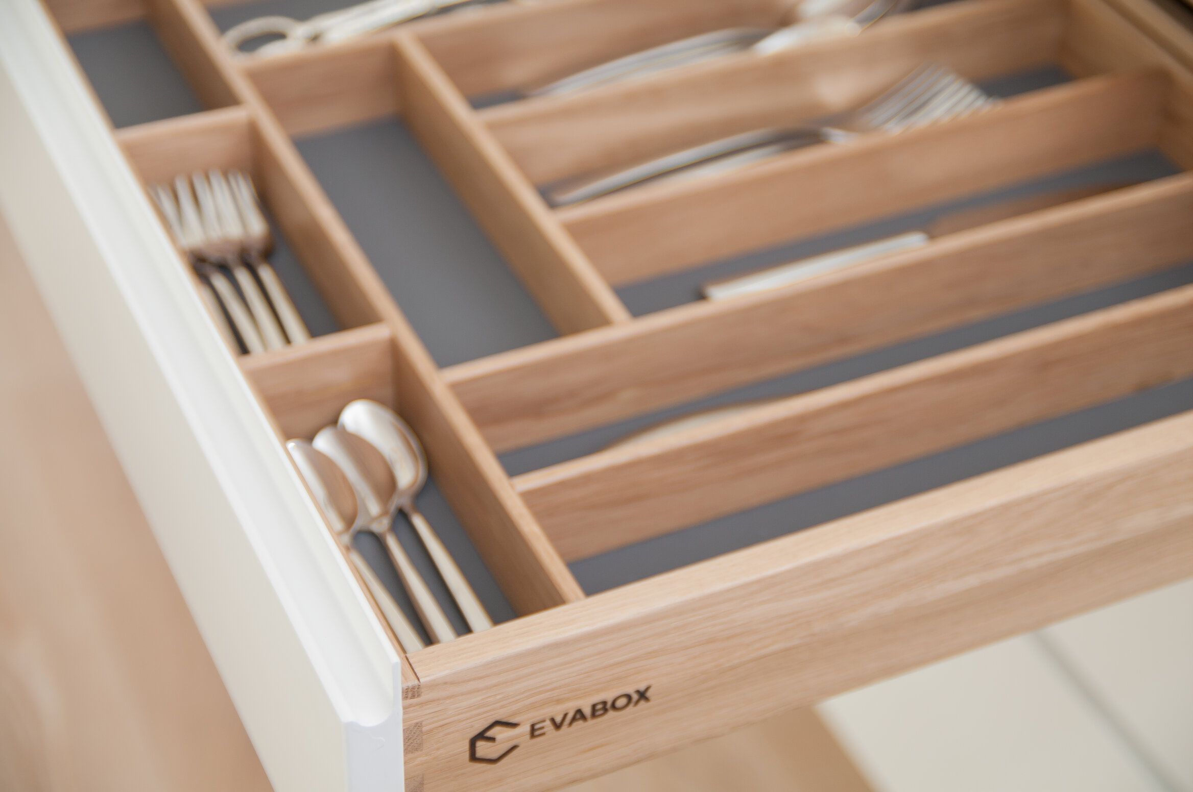 EVABOX organiza tus muebles con madera maciza