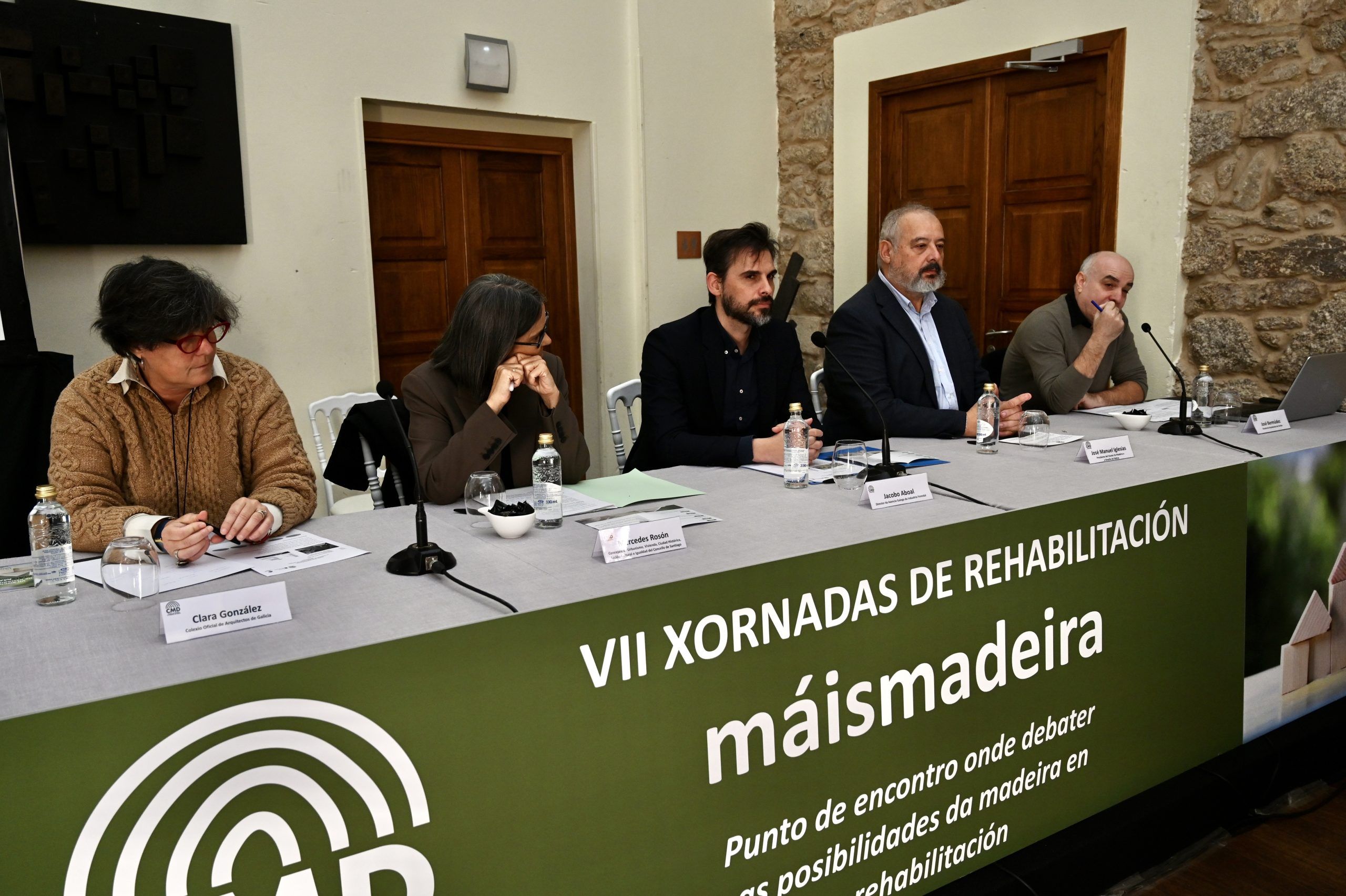 Cerca de cien profesionales debaten sobre las posibilidades de la madera en la rehabilitación