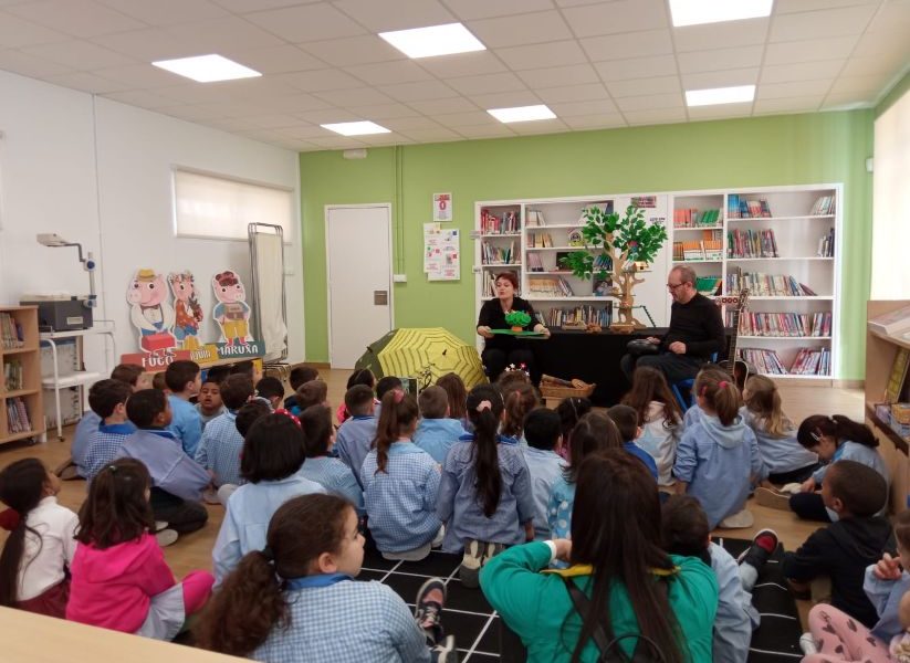 Los escolares de Lugo celebran el Día de los Bosques con los cuentacuentos de los tres cerditos