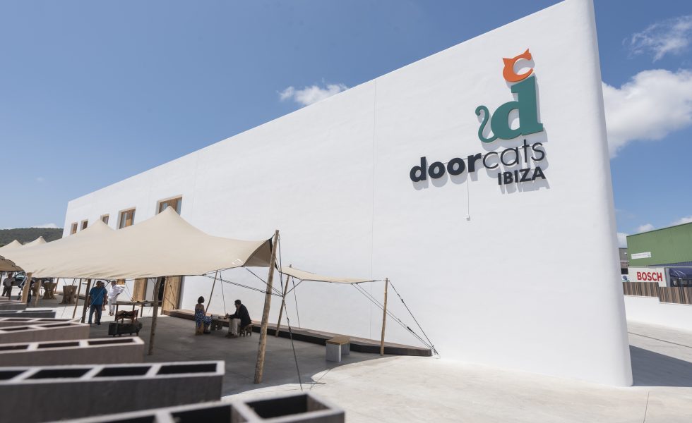 DOORCATS inaugura su nuevo showroom de carpintería profesional en Ibiza
