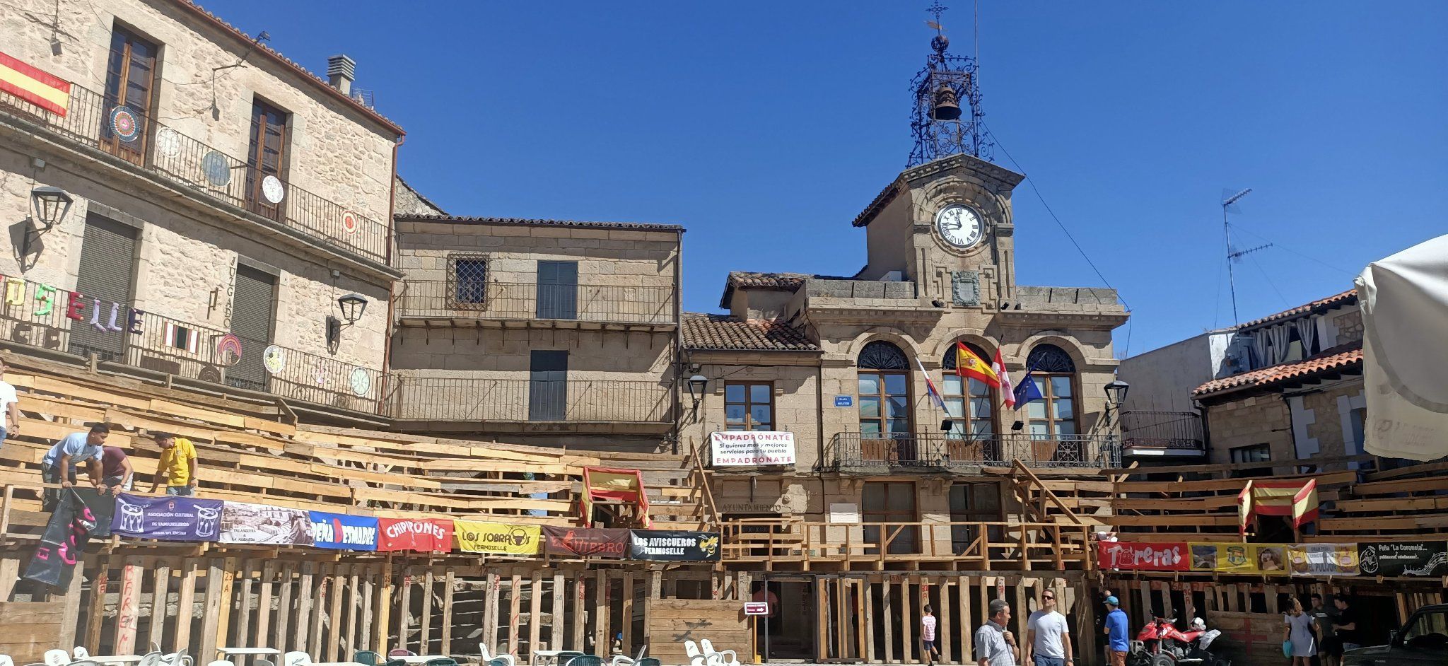 FERMOSELLE presume de plaza de toros con tablones de madera