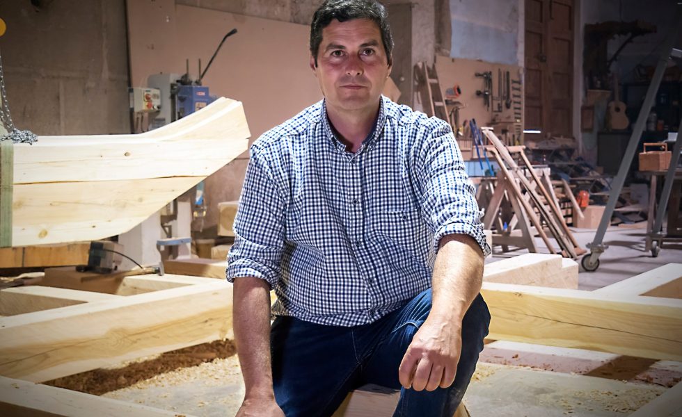 Vicente Casero logra un prestigioso premio por su labor con la madera