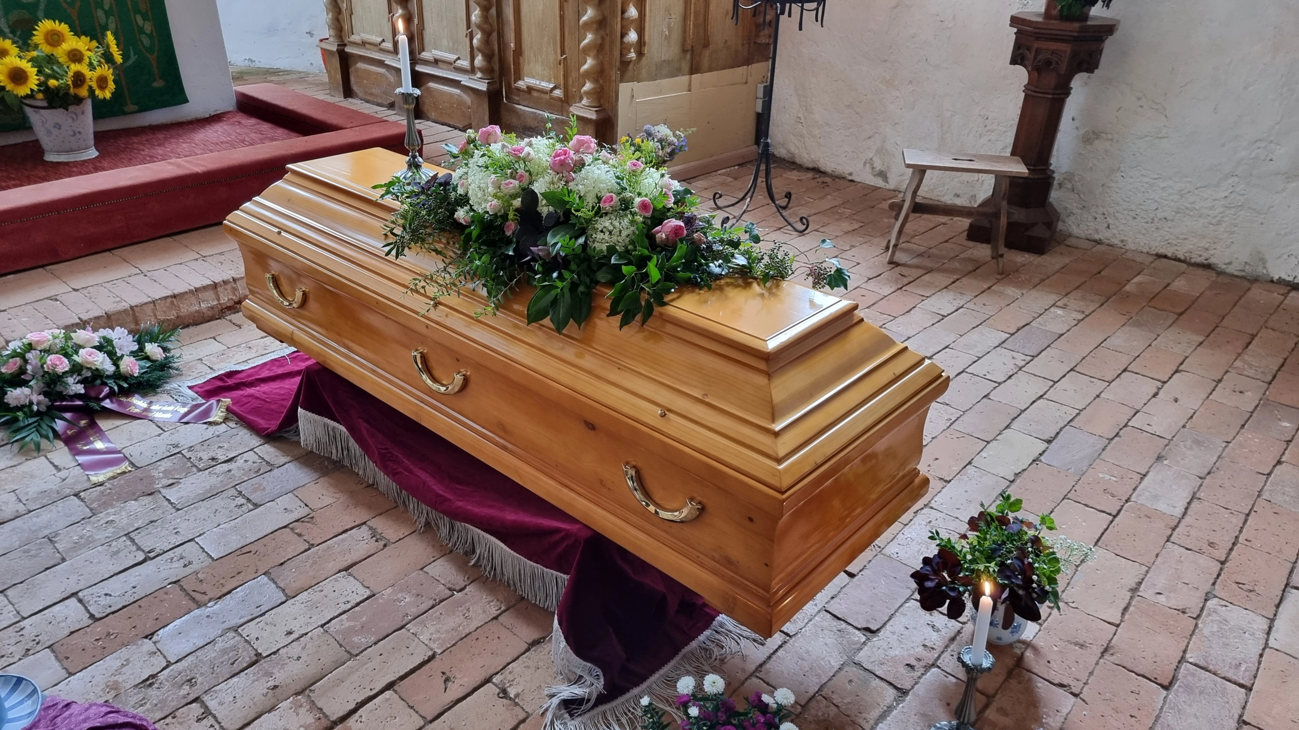 Las funerarias, obligadas a informar si el ataúd es de importación
