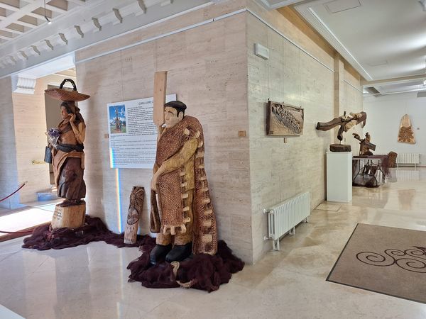 URREIZTIETA expone 80 tallas de madera en la Casa de la Torre de Santurce
