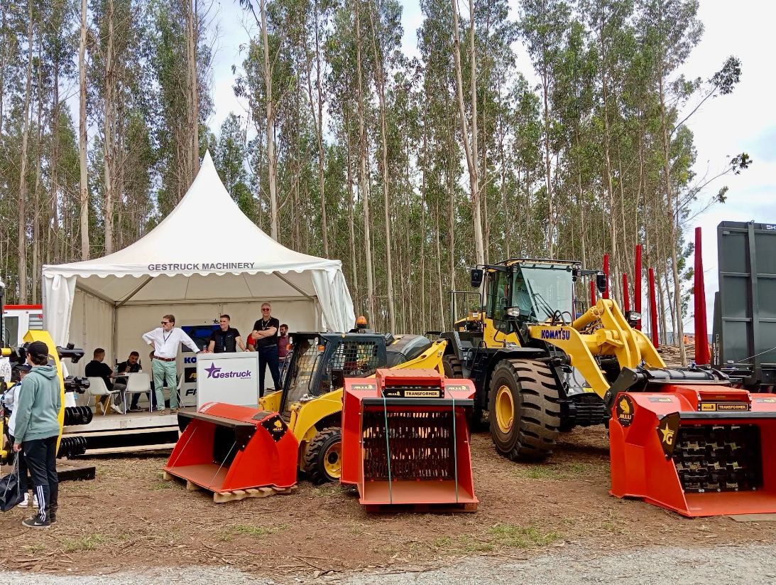 Los nuevos implementos de ALLU, en el stand de GESTRUCK en Galiforest Abanca