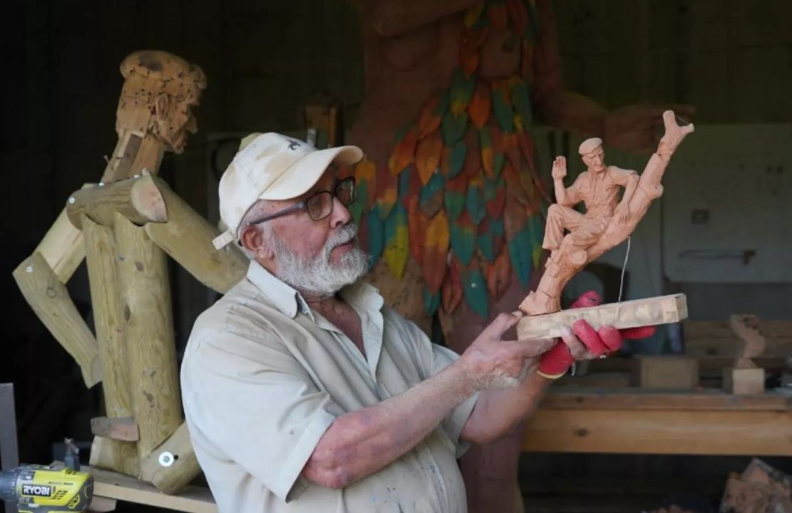 PUJERRA contará con una docena de esculturas hechas de madera de palés