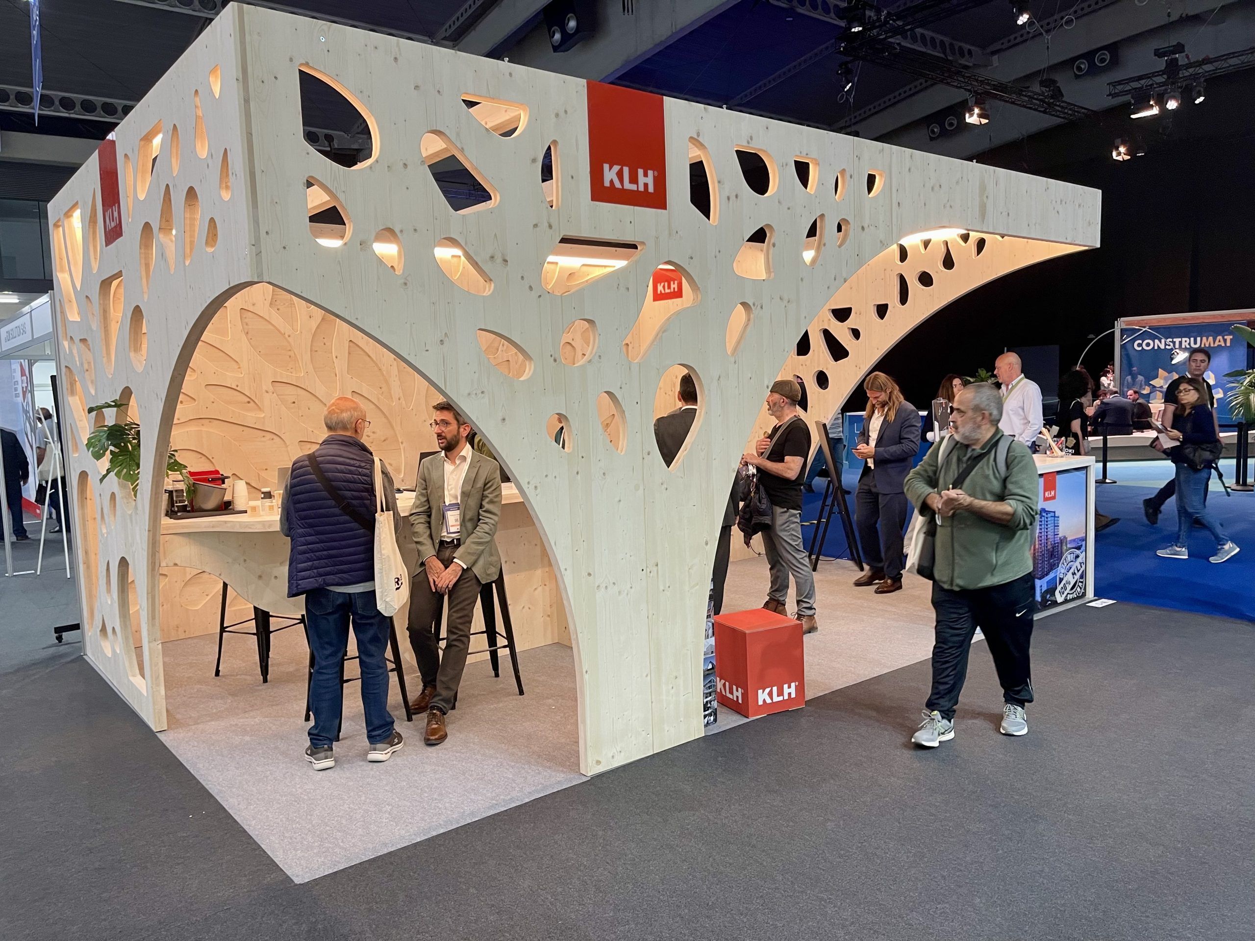 KLH deslumbró en Construmat con un formidable stand