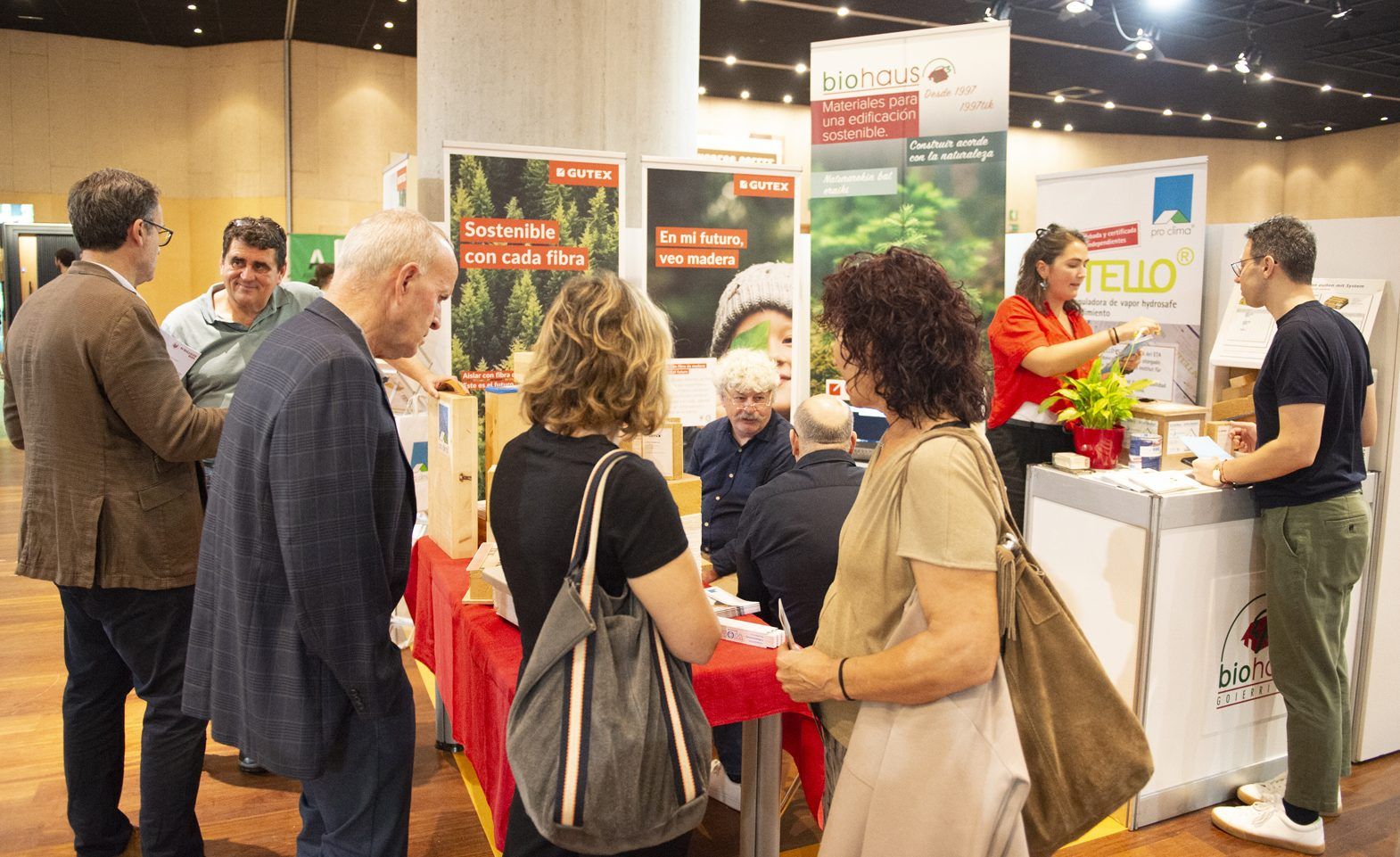 BIOHAUS Goierri presentó en EGURTEK el tablero PYRORESIST de GUTEX