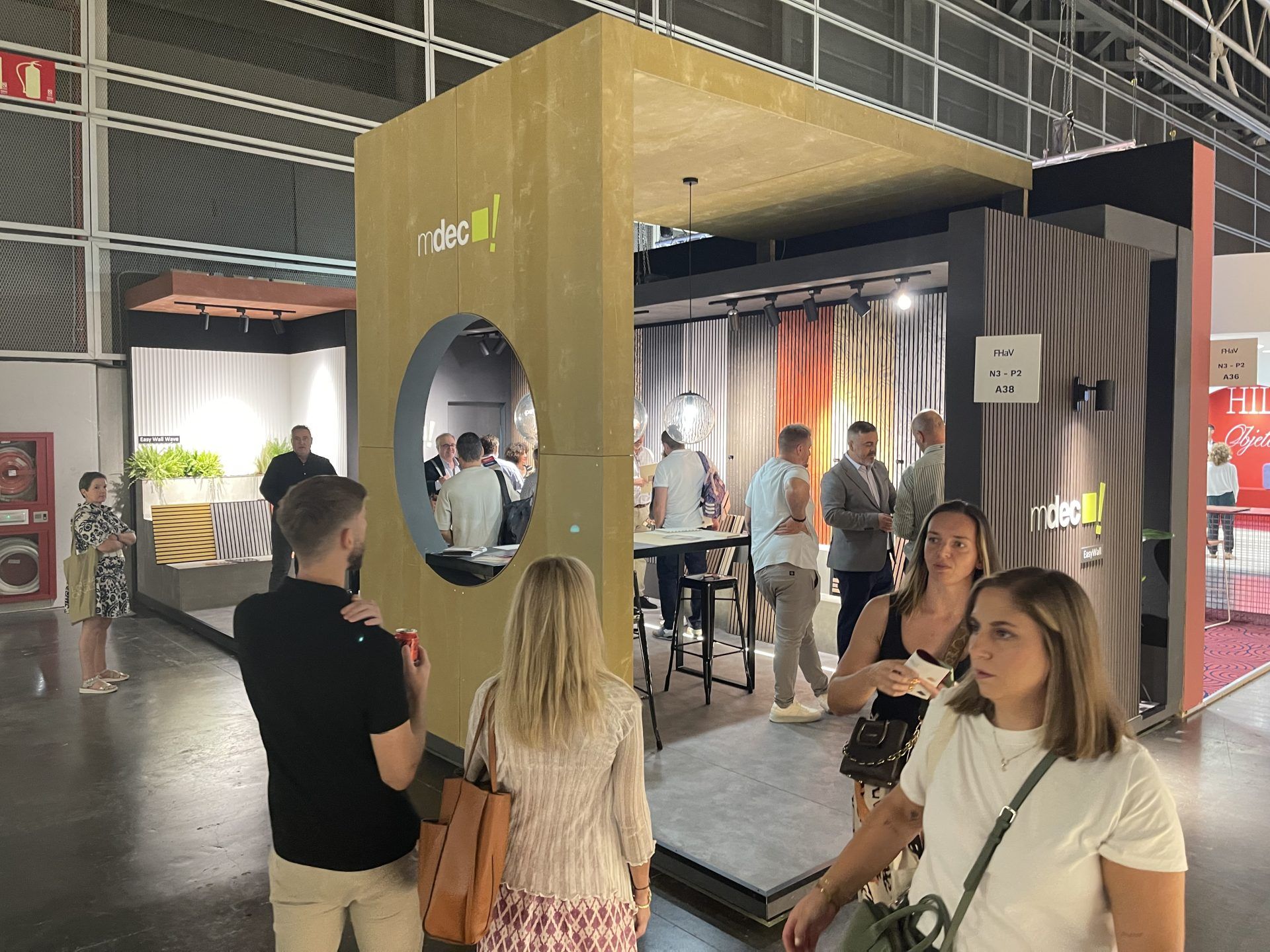 EMEDEC revoluciona la decoración de interiores con sus innovadores productos en Feria Hábitat València 2024