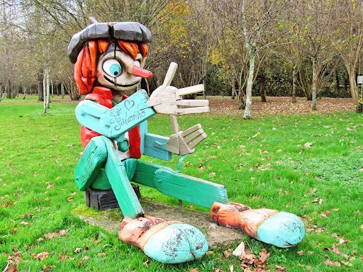 A Fraga Máxica da Cortiña, un parque infantil repleto de esculturas de madera