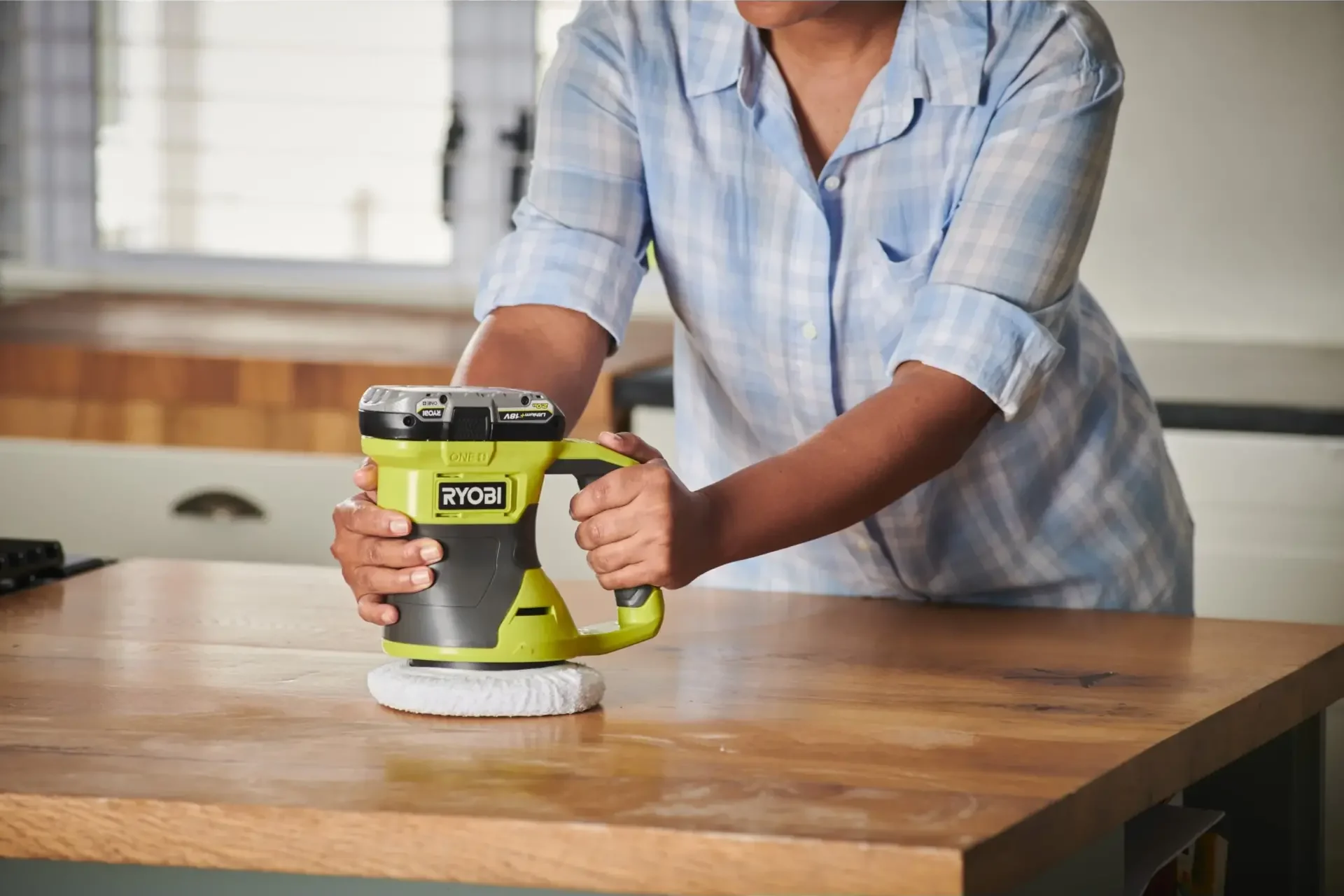 ¿Cómo pulir madera correctamente para un acabado profesional?