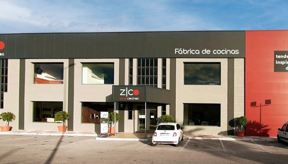 ZONA COCINAS incorpora Aura, puertas de madera que aportan carácter y estilo al diseño de cocinas