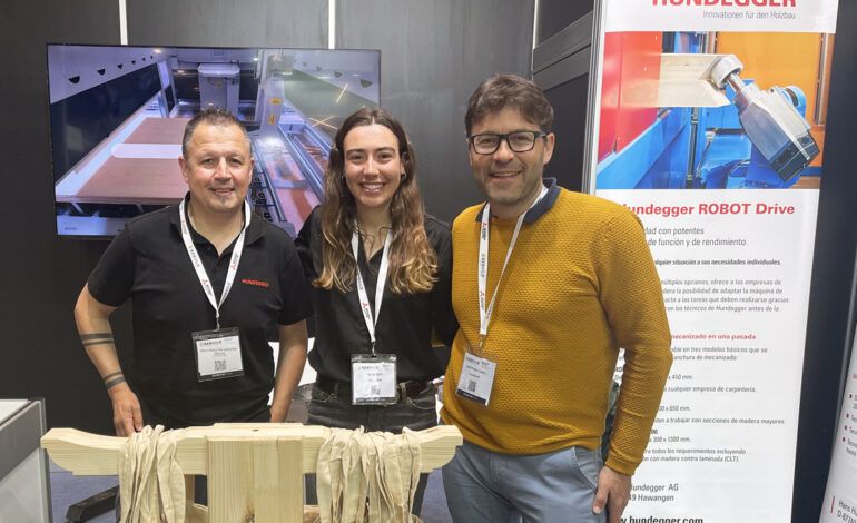 HUNDEGGER exhibió en REBUILD su tecnología para la construcción automatizada con madera