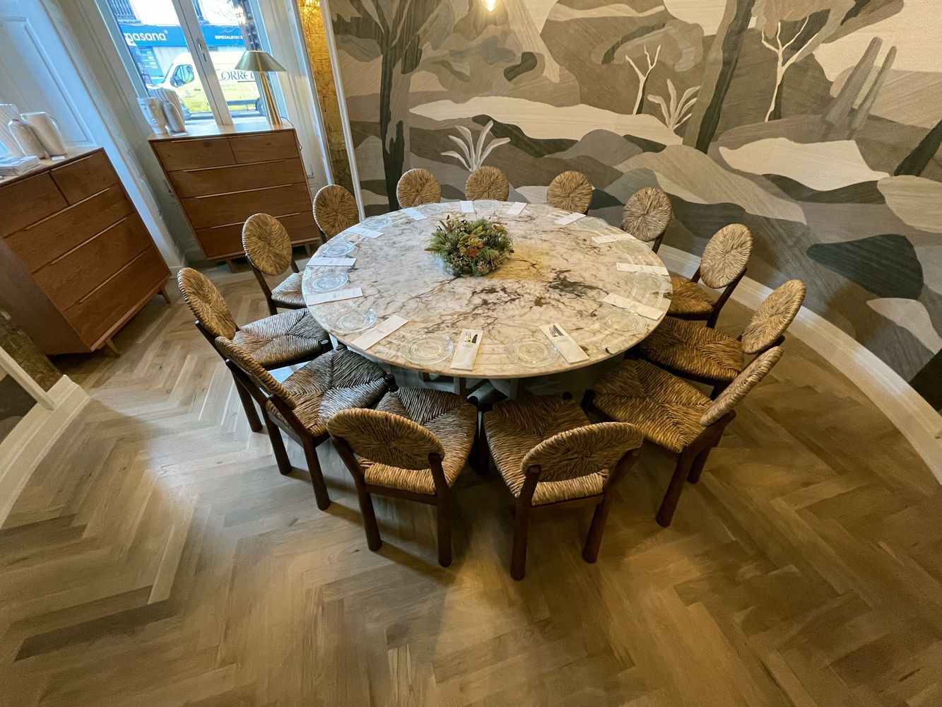 QUIDE barniza con maestría dos espacios en CASA DECOR