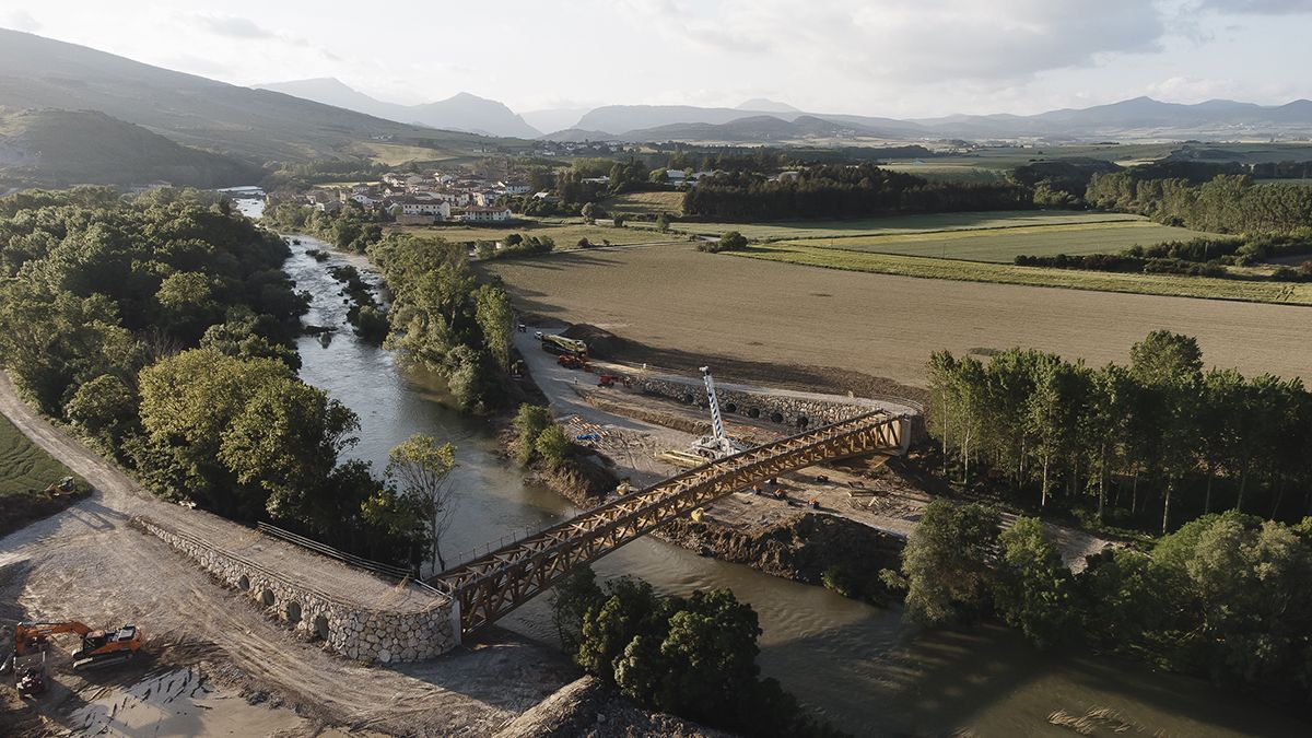 MADERGIA instala la pasarela de madera más larga del mundo