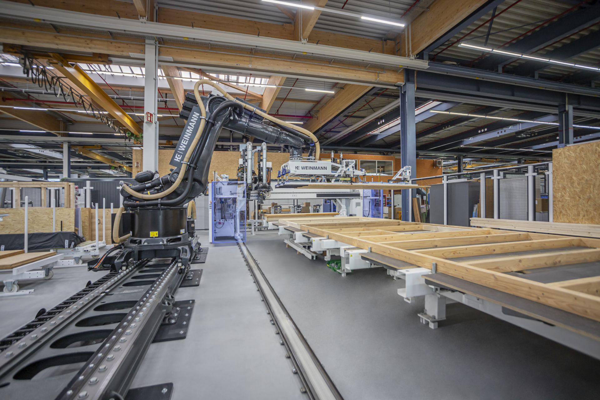 Prefabricación automatizada con robótica y soporte multifunción WEINMANN